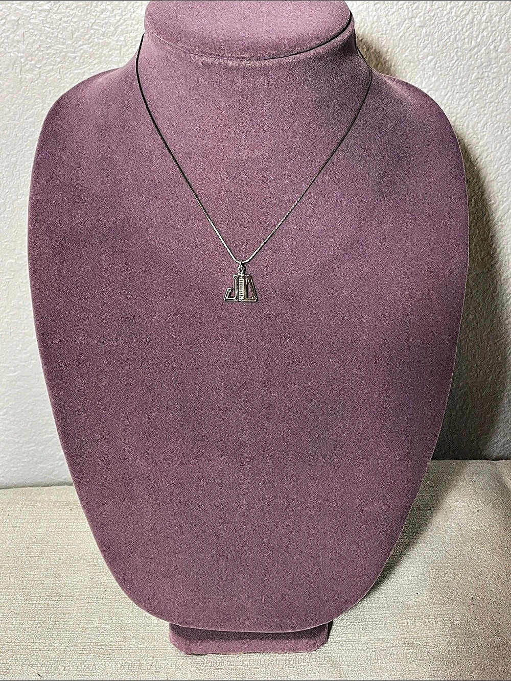 925 Sterling Silver Pendant Necklace Like New